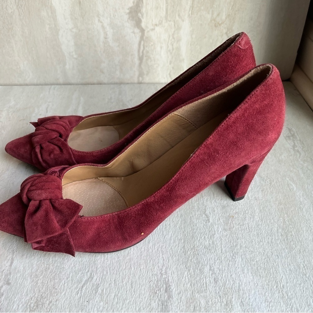 ** Vaneli Suede Pumps with Bow Detail Maroon Pointed Toe size 8